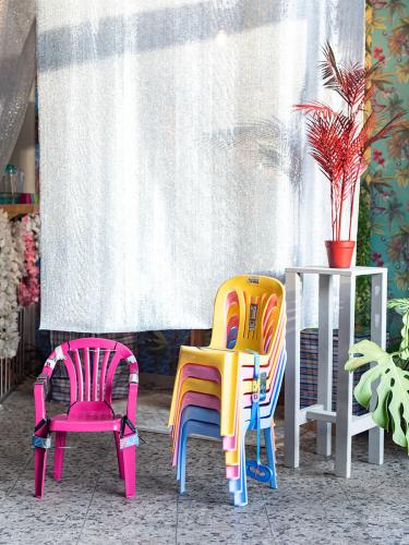 09_Corrected-Chairs_SAVVY_L_Rowaa-Ibrahim_R-Daniella-Mooney