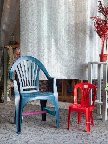 13_Corrected-Chairs_SAVVY_L_Ernesto-Oroza_R_Aina-Riu